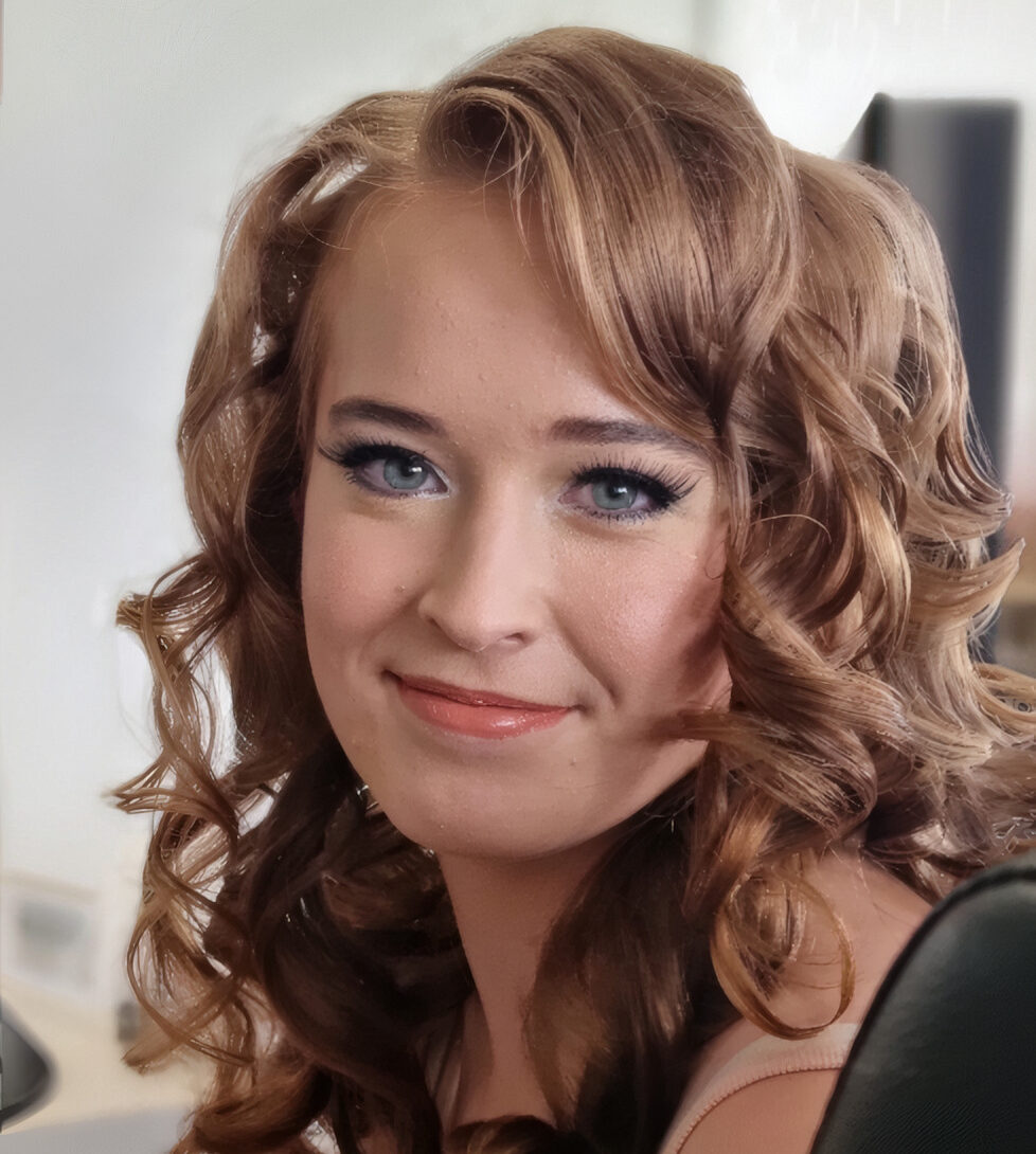 curled-downstyle-soft-makeup